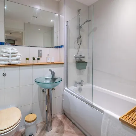 Mailbox 2 Bed Centre - Free Parking *